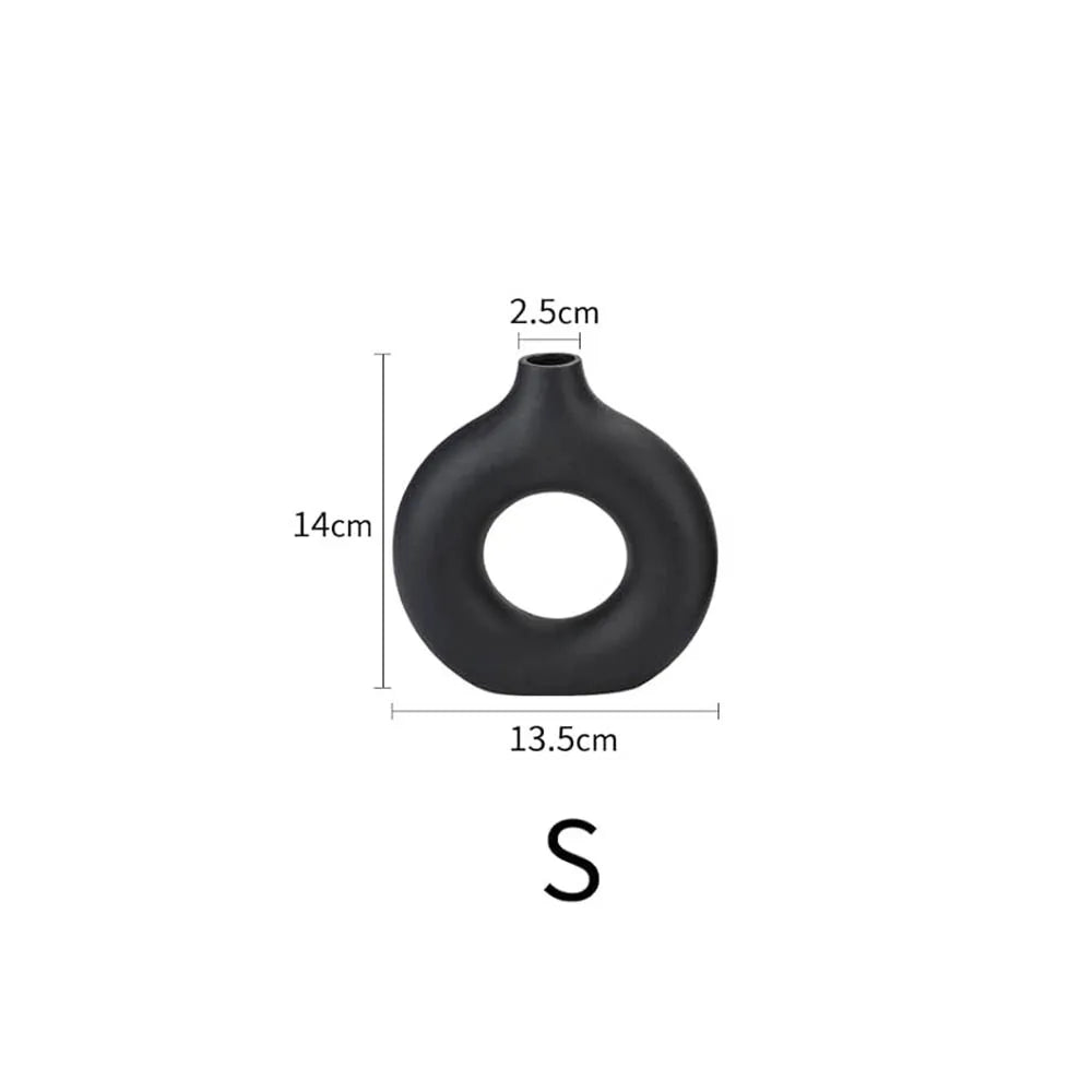 Matte Black Donut Vase – Minimalist Ceramic Decor