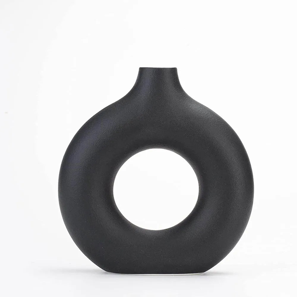 Matte Black Donut Vase – Minimalist Ceramic Decor